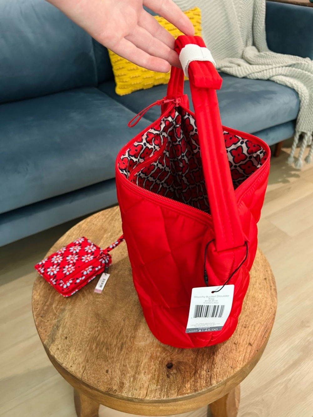 Red quilted shoulder bag - Picture 2 of 8